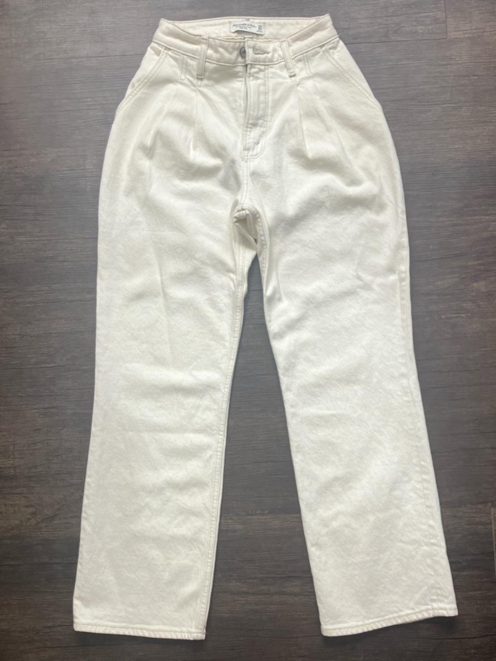Abercrombie & Fitch Women's White Jeans  90’s relaxed high rise